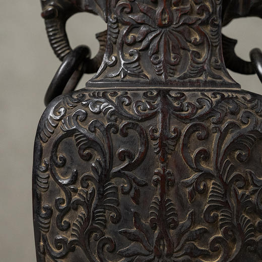 清 红木雕缠枝莲纹象鼻活环耳赏瓶 商品图2