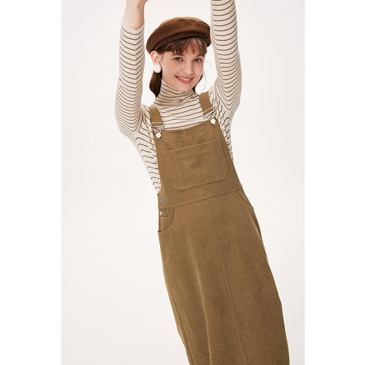 【严选】诗凡黎冬宽条宽松廓形胸前可爱大口袋吊带连衣裙SEA140691 商品图3