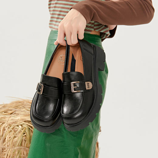 Safiya/索菲娅2023秋冬新品复古英伦风皮带扣粗跟厚底JK乐福鞋小皮鞋 SF33112050 商品图1