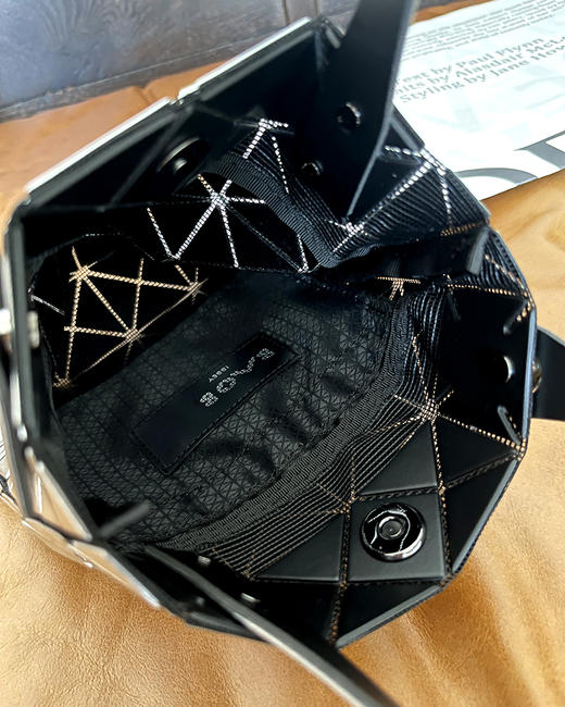 现货 THS 9.23-无 三宅家  金属小方盒 PLATINUM COFFRET单肩包 4色 CQ1286 商品图13