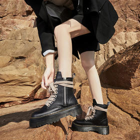 西遇厚底马丁靴女新款秋冬英伦风圆头系带黑色中筒机车靴短靴D0034115