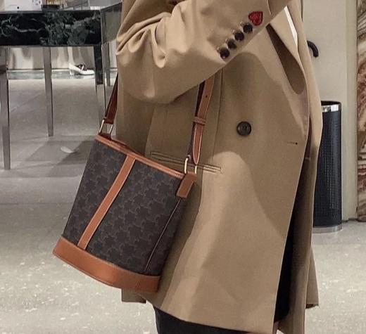  万年经典款稀罕货 TRIOMPHE凯旋门水桶包 小号 复古老花帆布拼接 斜挎包 商品图0