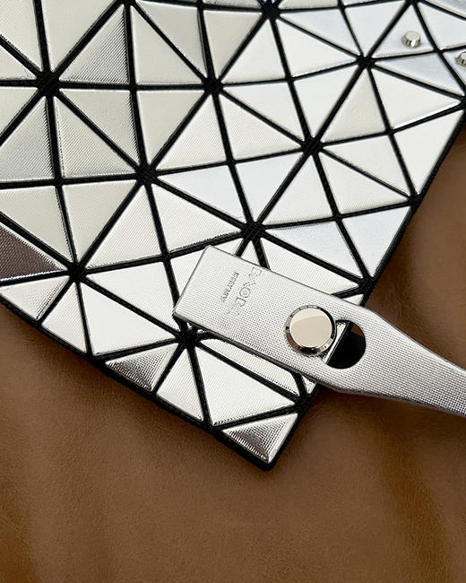 现货 THS 9.23-无 三宅家  金属小方盒 PLATINUM COFFRET单肩包 4色 CQ1286 商品图12