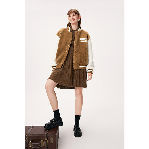 【严选】诗凡黎冬撞色设计字母绣花装饰宽松短款外套SEA110571 商品图2