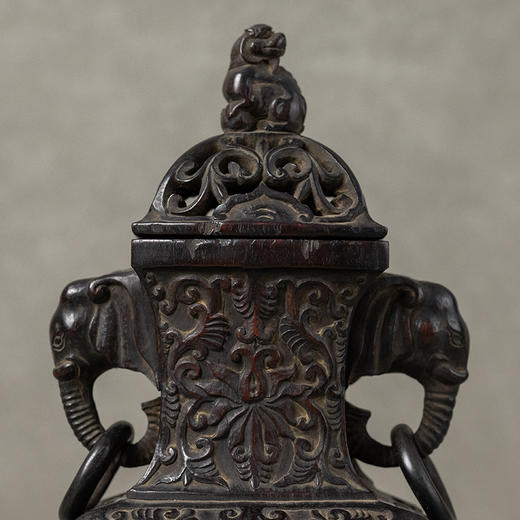 清 红木雕缠枝莲纹象鼻活环耳赏瓶 商品图1