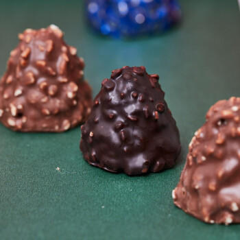 歌帝梵（Godiva）【臻心巧制】臻粹果仁巧克力高端礼盒20颗200g  休闲零食节日礼物 商品图2