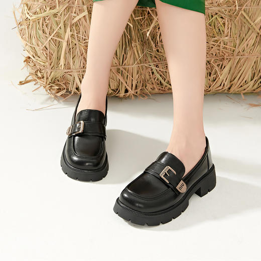 Safiya/索菲娅2023秋冬新品复古英伦风皮带扣粗跟厚底JK乐福鞋小皮鞋 SF33112050 商品图2
