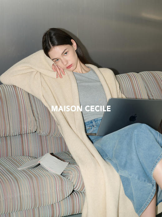 MAISON CECILE燕麦色羊绒高克重温暖软糯长款大衣开衫 商品图2