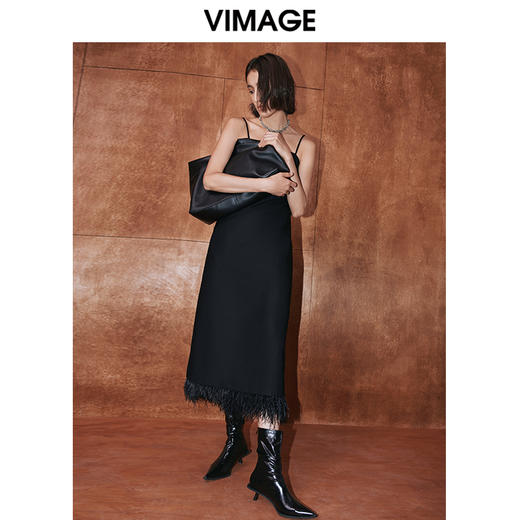 VIMAGE纬漫纪冬季新款显瘦洋气吊带连衣裙V2077605 商品图3
