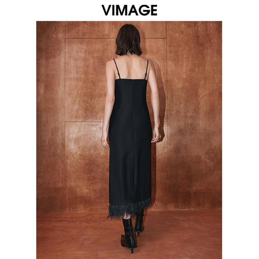 VIMAGE纬漫纪冬季新款显瘦洋气吊带连衣裙V2077605 商品图4
