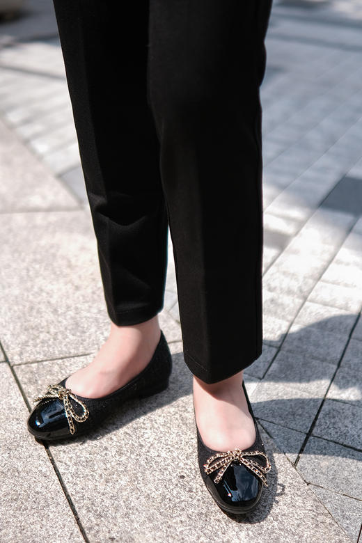 时髦精念念不忘的「芭蕾平底鞋」小香风粗花呢单鞋，鞋面粗花呢+胎牛漆皮拼接，垫脚加厚羊皮套包工艺，Q弹柔软踩s感，兼具优雅与休闲舒适，防滑好走！（少量现货） 商品图4