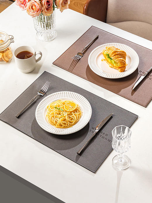 摩登主妇高级感轻奢加厚餐垫防水防油隔热防烫北欧风高端餐桌垫子 商品图0