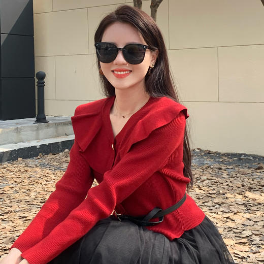 【百图lulu定制】【芙蓉套装】荷叶边 V 领套头针织衫 针织不规则网纱半身裙 商品图2