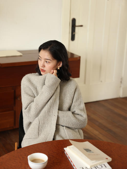 HeyDress法式针织开衫女秋季宽松V领慵懒感花纱外套软糯温柔上衣 商品图1