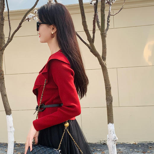 【百图lulu定制】【芙蓉套装】荷叶边 V 领套头针织衫 针织不规则网纱半身裙 商品图1