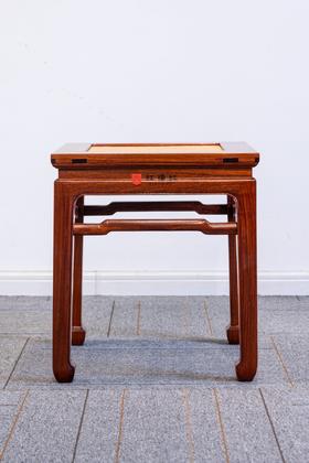 红桥红  家具严选  缅甸花梨（大果紫檀）【40马蹄腿带束腰 方凳  藤面】