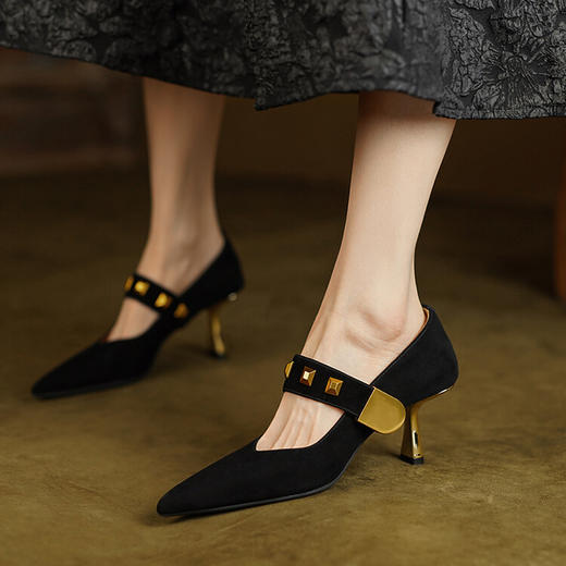 铆钉一字带chic细跟单鞋，法式V口尖头高跟鞋MCC-C8882 商品图1