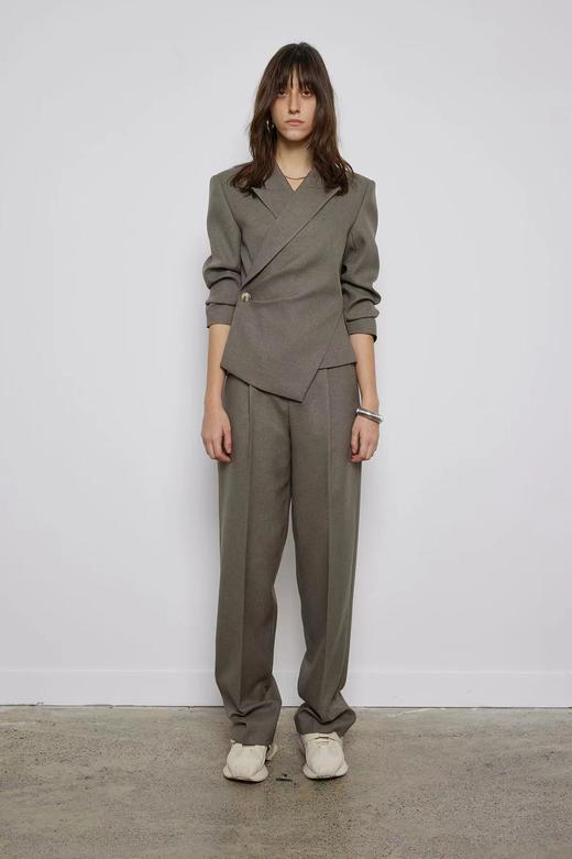 一粒扣褶皱收腰西服 商品图0