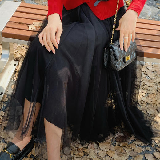 【百图lulu定制】【芙蓉套装】荷叶边 V 领套头针织衫 针织不规则网纱半身裙 商品图4