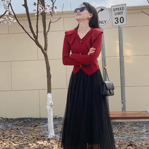 【百图lulu定制】【芙蓉套装】荷叶边 V 领套头针织衫 针织不规则网纱半身裙 商品图9