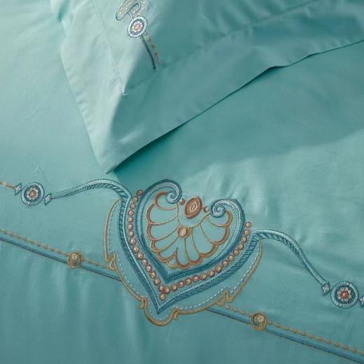 10楼 富安娜 素绣床单四件套-沐夏-绿/粉 吊牌价2980-3180元 活动价999-1099元 商品图1