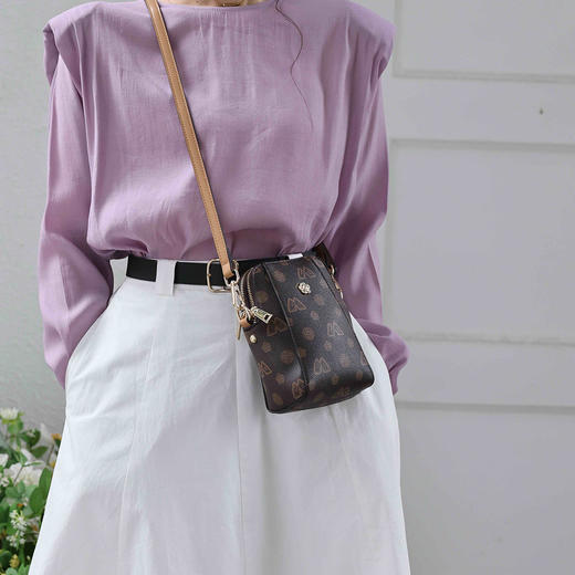 Safiya/索菲娅2023新款印花手机包腋下包单肩包女士斜挎包SF9158008Y 商品图6