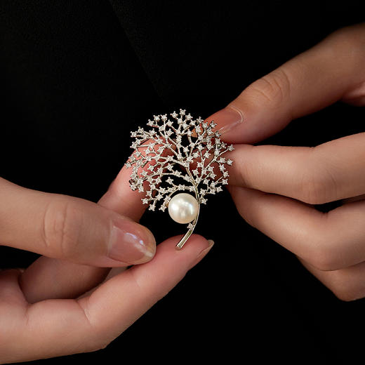 Manreya玛芮雅“深海之星”铜镀金淡水珍珠胸针轻奢大气高级感法 商品图1