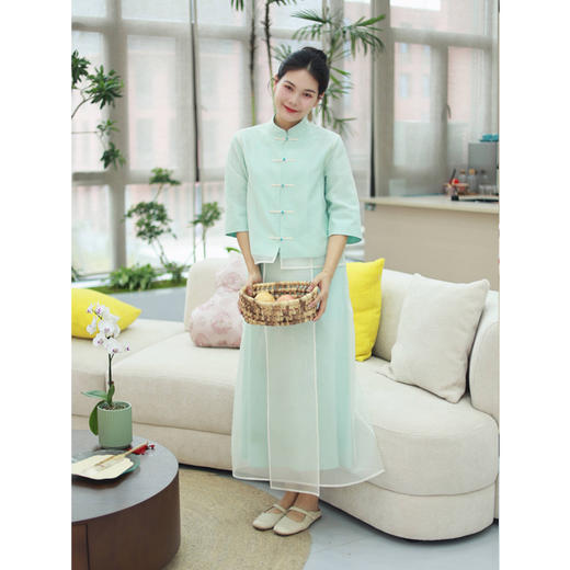 【抖音专属】中式小衫+飘纱半裙（23810603+21706109B-天缥） 商品图3