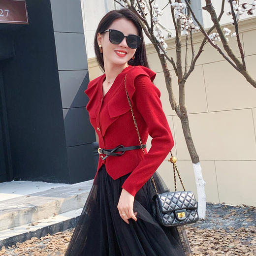 【百图lulu定制】【芙蓉套装】荷叶边 V 领套头针织衫 针织不规则网纱半身裙 商品图0