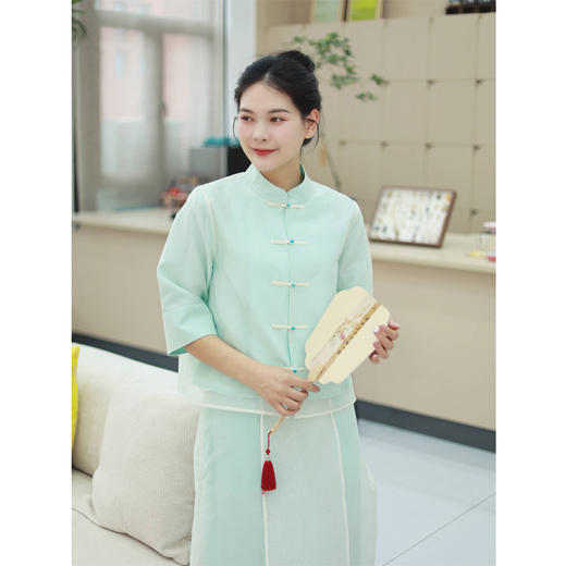 【抖音专属】中式小衫+飘纱半裙（23810603+21706109B-天缥） 商品图4