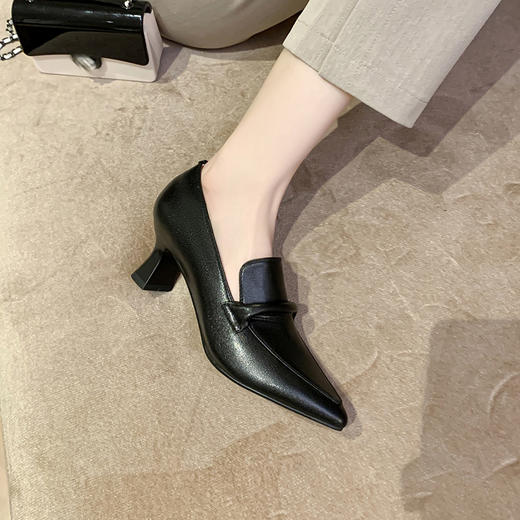 羊皮尖头法式复古高跟鞋，一脚蹬通勤气质显瘦粗跟单鞋DMJ-81083 商品图3