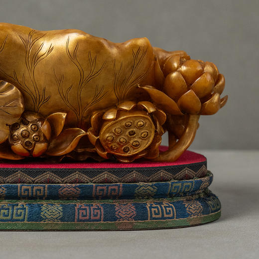 清 寿山石雕荷叶莲纹描金洗摆件 商品图3