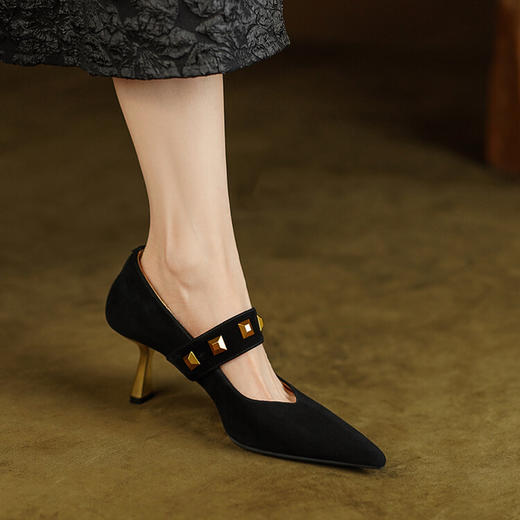 铆钉一字带chic细跟单鞋，法式V口尖头高跟鞋MCC-C8882 商品图0