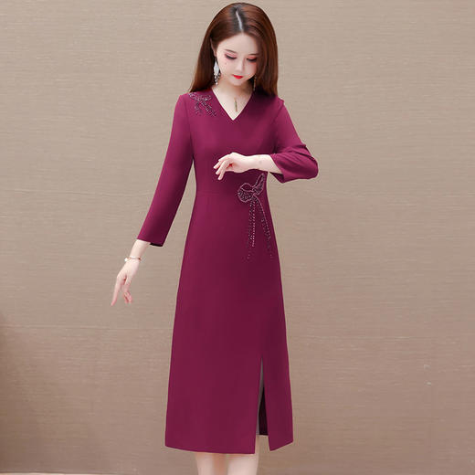 QYM-LRX-JDN8831-1-Y,紫红连衣裙秋季新款钻花中长裙2023年优雅女装中长款开衩A字裙 商品图1