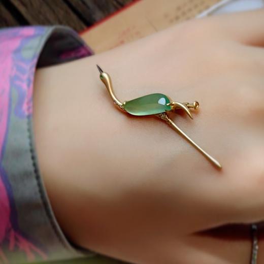 【鹤望】18k镶嵌翡翠胸针 商品图5