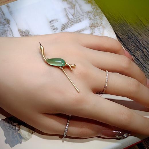 【鹤望】18k镶嵌翡翠胸针 商品图7