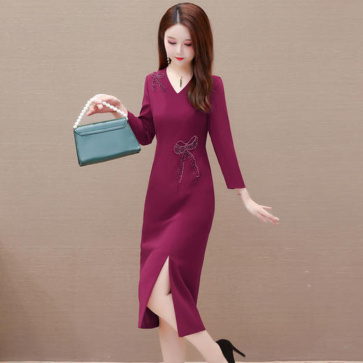 QYM-LRX-JDN8831-1-Y,紫红连衣裙秋季新款钻花中长裙2023年优雅女装中长款开衩A字裙 商品图2