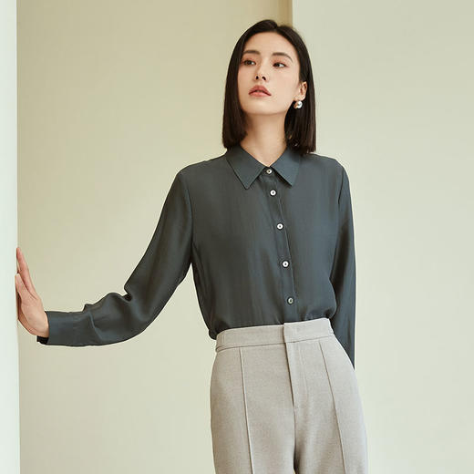 玳莎职业通勤衬衫女2023秋冬新款气质百搭高级感纯色宽松打底衬衫  DD31301 商品图2