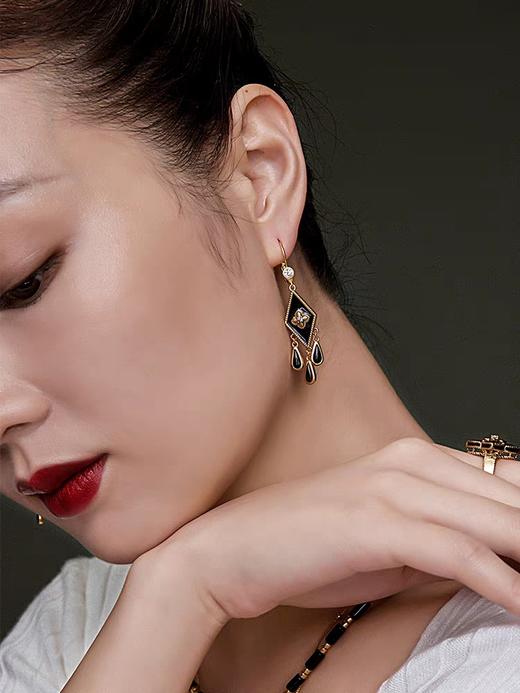 2楼Fellala翡拉拉芳华气质优雅大气原创简约耳环复古时尚潮流耳饰 款号923396104 吊牌价1199 现价1139 商品图1