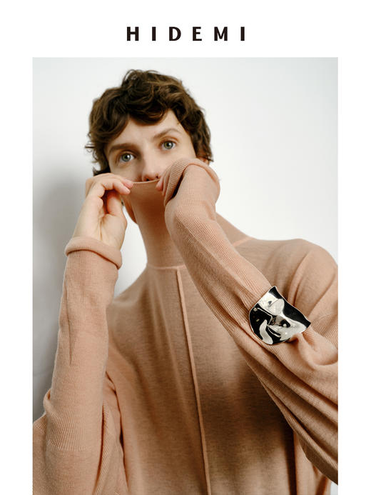HIDEMI 美利奴羊毛极简设计感高领拼缝式廓形毛衣 裸粉色/黑色 商品图6