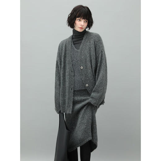 COCOBELLA蓬松软糯大V领细闪亮片毛衣优雅静奢风保暖针织衫MZ572 商品图4