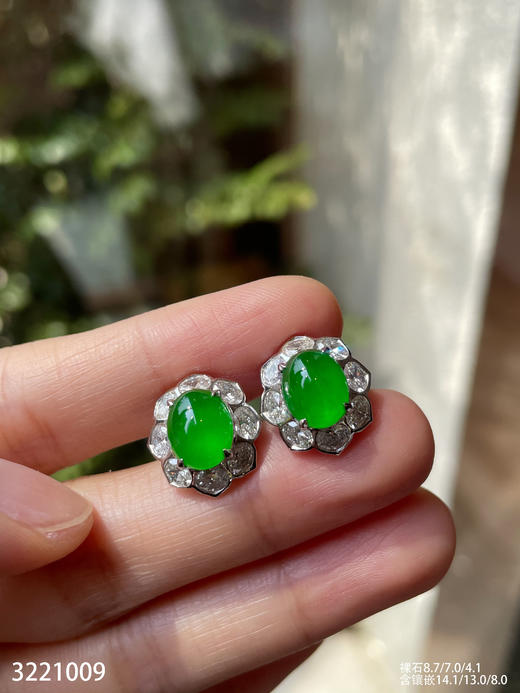 高冰艳绿蛋面耳钉【3221009】具体价格微信咨询 商品图3