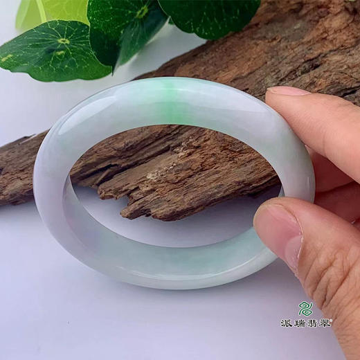 派瑞翡翠 翡翠手镯 糯种 浅绿 商品图2