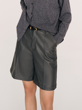 A字廓形 免洗pu小羊皮质感短裤FB467523O