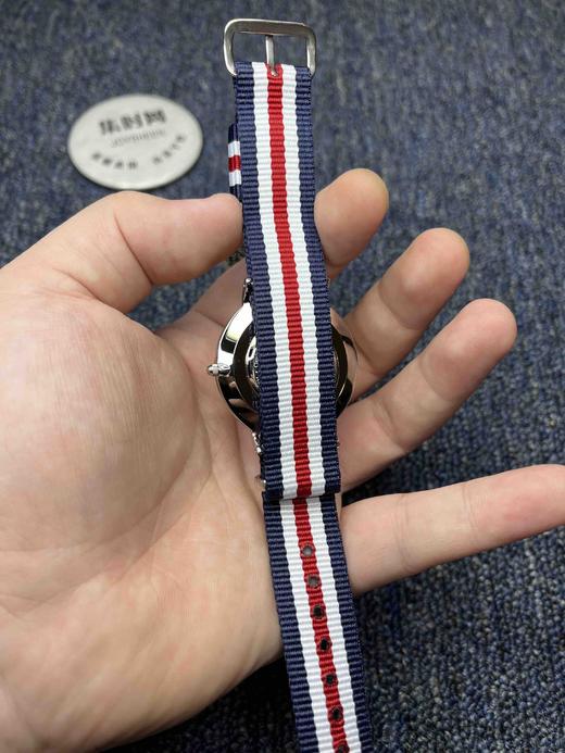 原单DW 经典中性款 36mm 男女皆可佩戴 316L精钢表壳 蓝宝石镜面 帆布表带搭配精钢针扣 表径36mm 商品图6