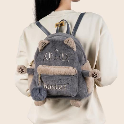 大英博物馆 盖亚·安德森猫和她的朋友们系列 萌猫可爱毛绒双肩包 灰色//驼色 商品图3