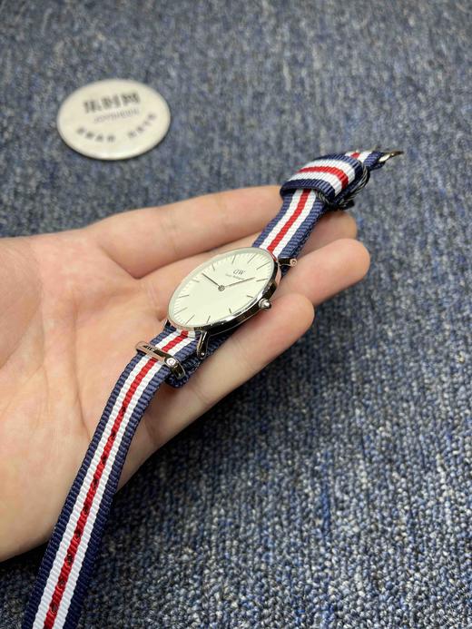 原单DW 经典中性款 36mm 男女皆可佩戴 316L精钢表壳 蓝宝石镜面 帆布表带搭配精钢针扣 表径36mm 商品图4