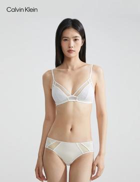 4楼CK Underwear [JENNIE同款黑标系列] 新款女士性感蕾丝文胸 货号：QF7355AD 吊牌价：930