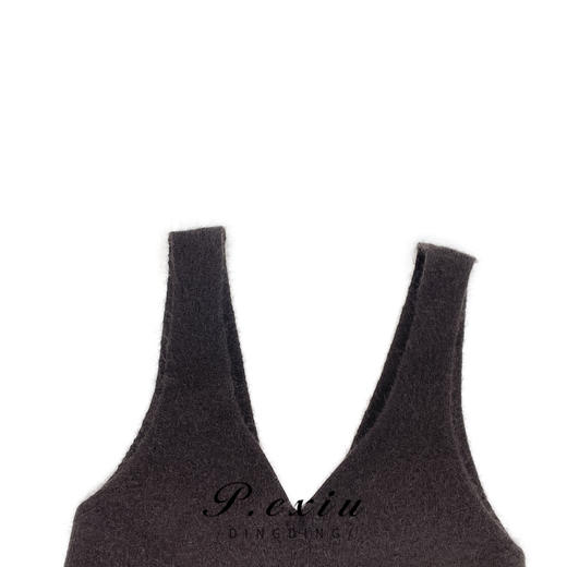 04-3潘依绣丁丁宠粉秋冬V领弹力打底内搭气质显瘦吊带针织背心 ZZ0259 商品图2