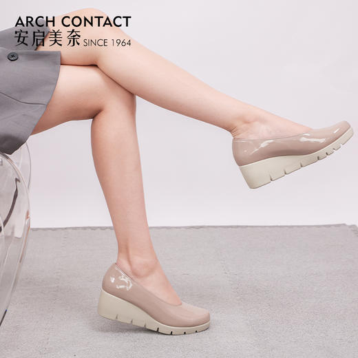 ARCHCONTACT安启美奈亮面坡跟百搭单鞋45601 商品图3